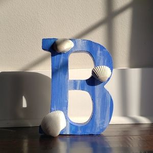 Wooden B with sea shells
